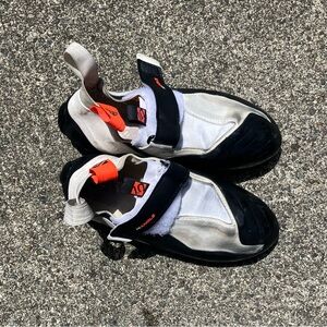 Adidas Five Ten/5.10 Hiangle climbing shoes | Size men’s 9.5 or women’s 11